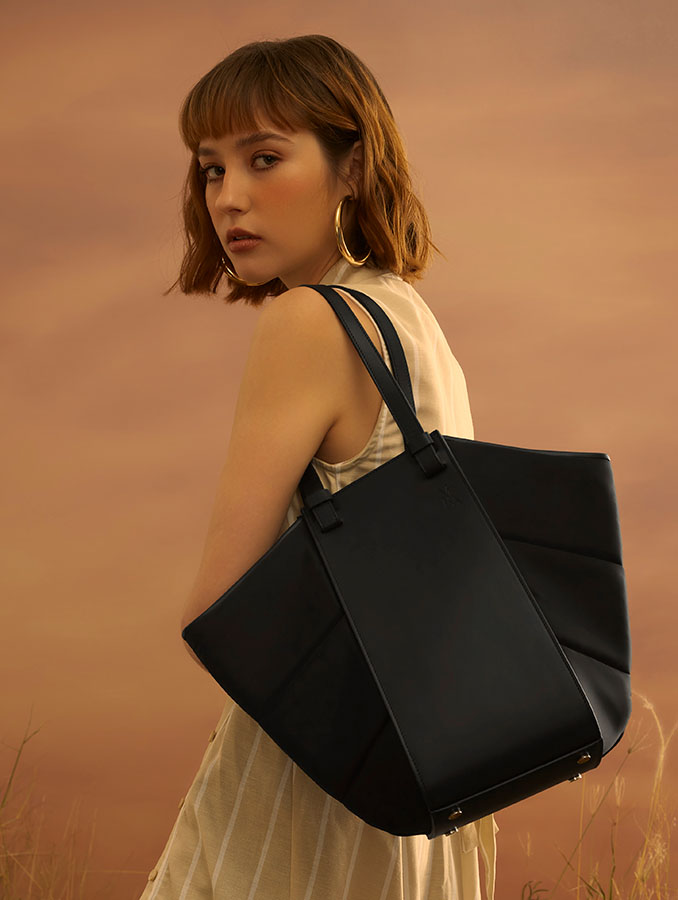 Minimal Bucket Bag