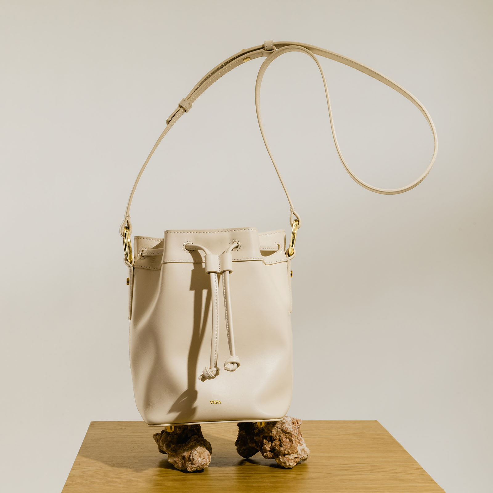 VERA Coco Bucket leather crossbody bag