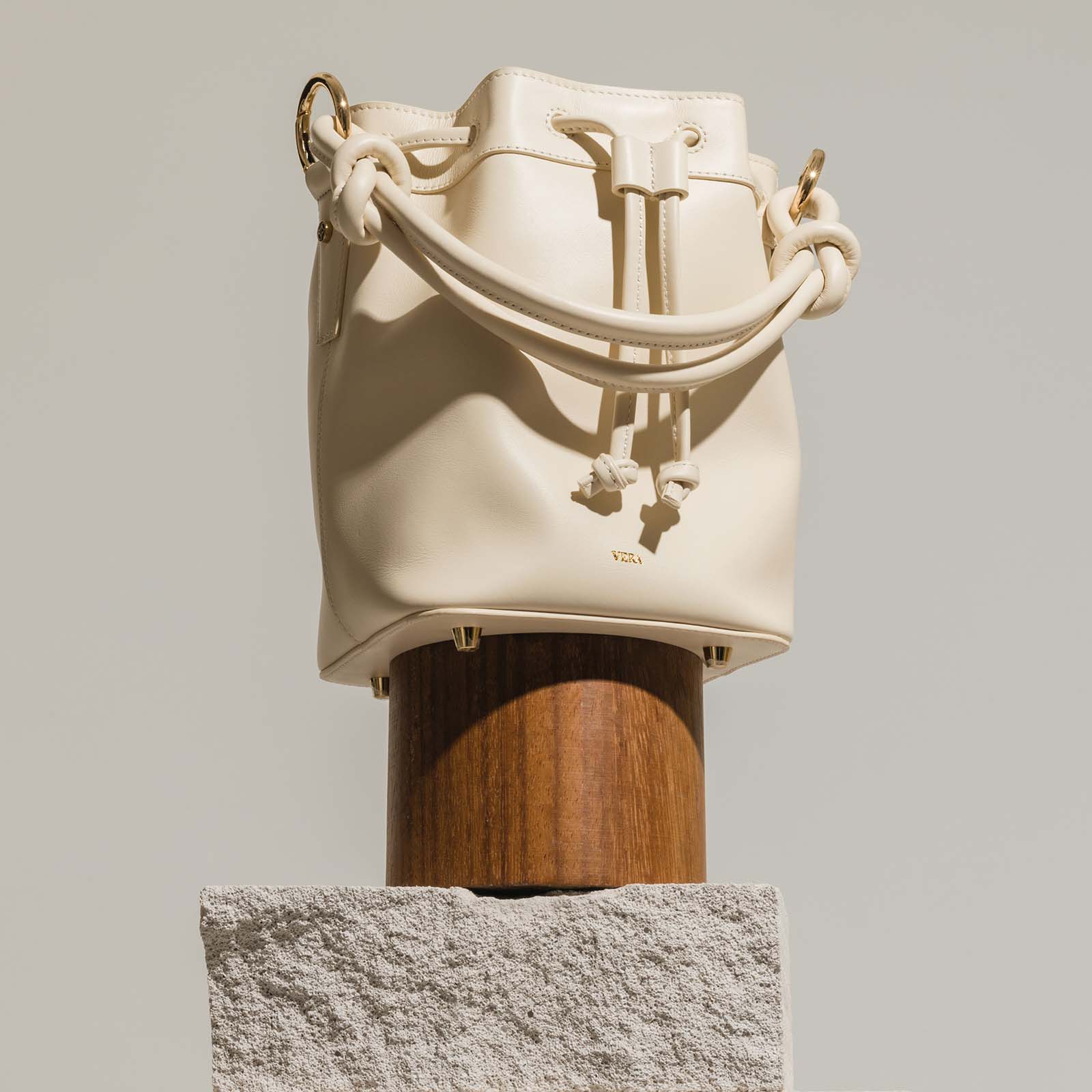 VERA Coco Bucket leather crossbody bag