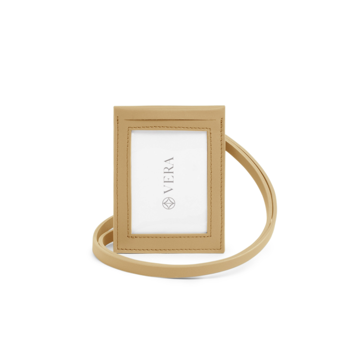VERA Drew Badge in Camel