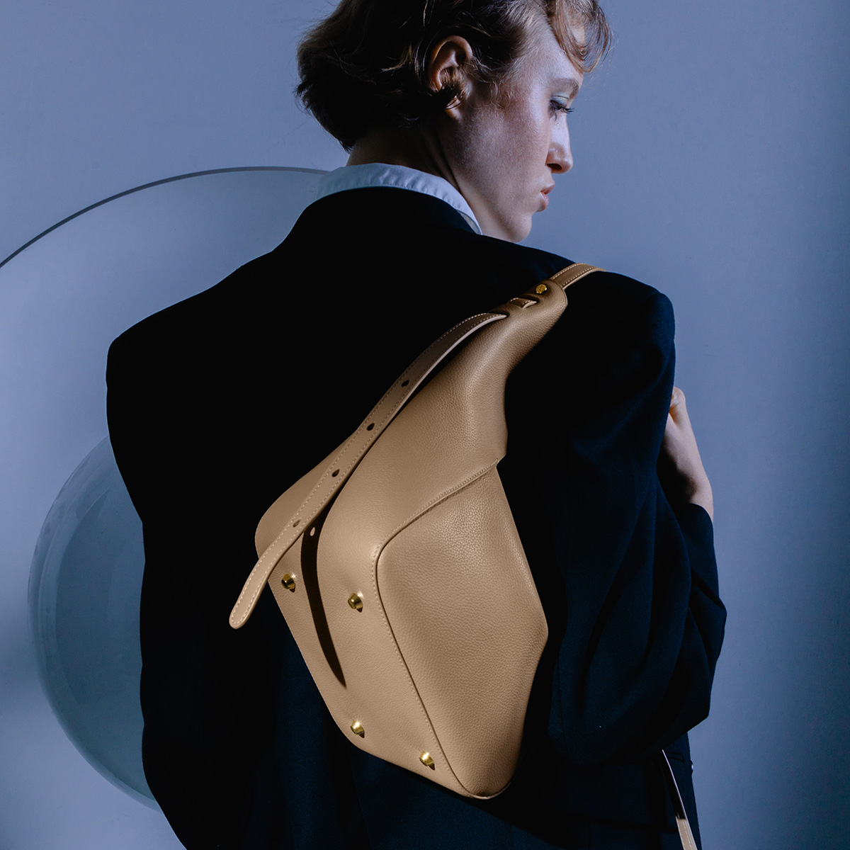 VERA Lundi 20 in Almond