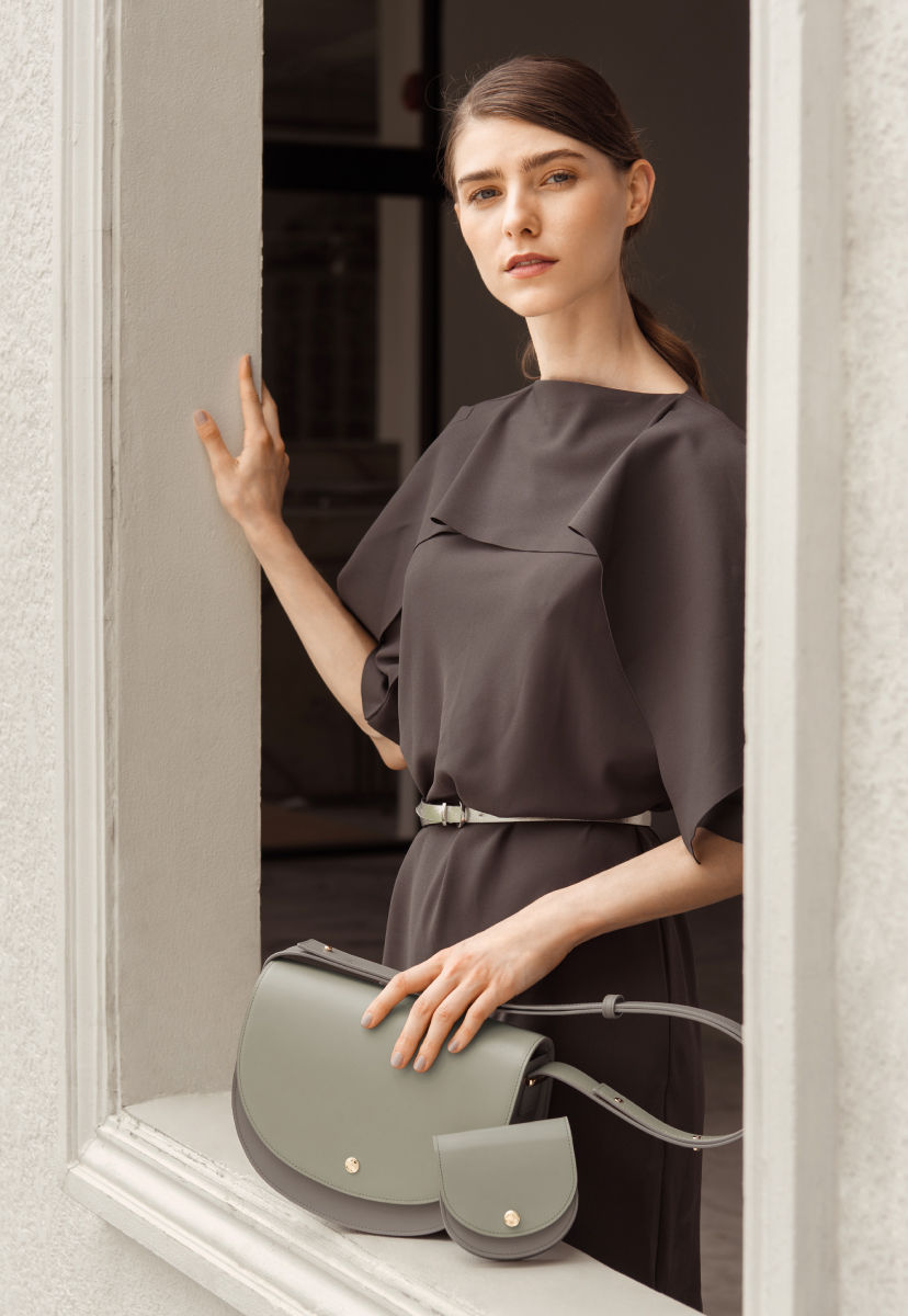 Mini Half Moon - The Modern Effortless Wallet