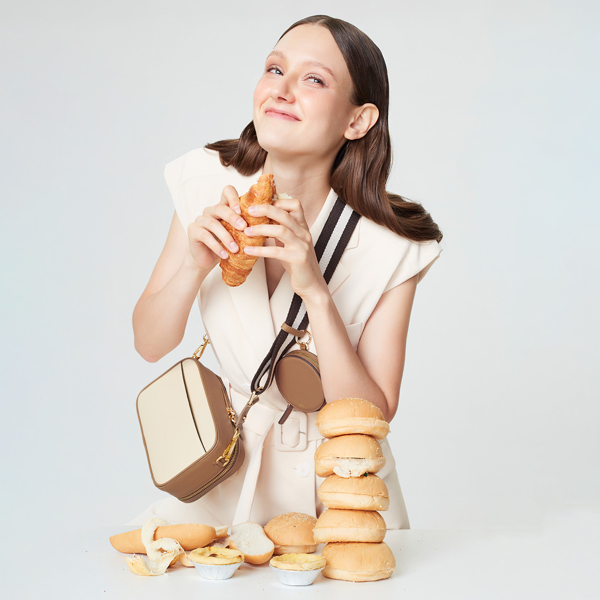 VERA Snack Box leather crossbody bag