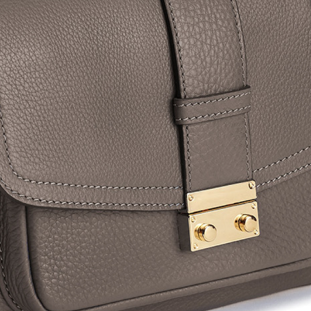 Taylor's Push Lock Closure