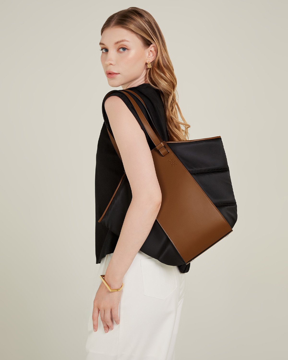 VERA Cabas Tote Puffy in Lava / Black