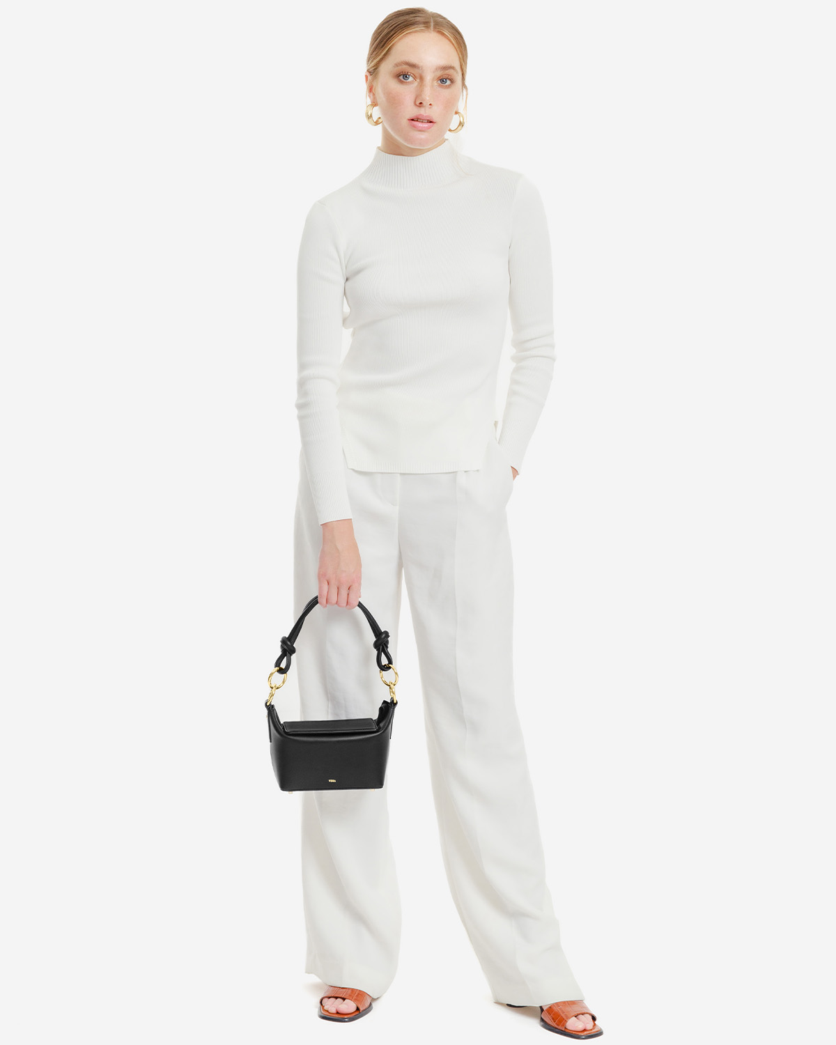 กระเป๋าคล้องไหล่และสะพายข้างหนังแท้ VERA COCO box Leather Shoulder and Crossbody Bag สี Black