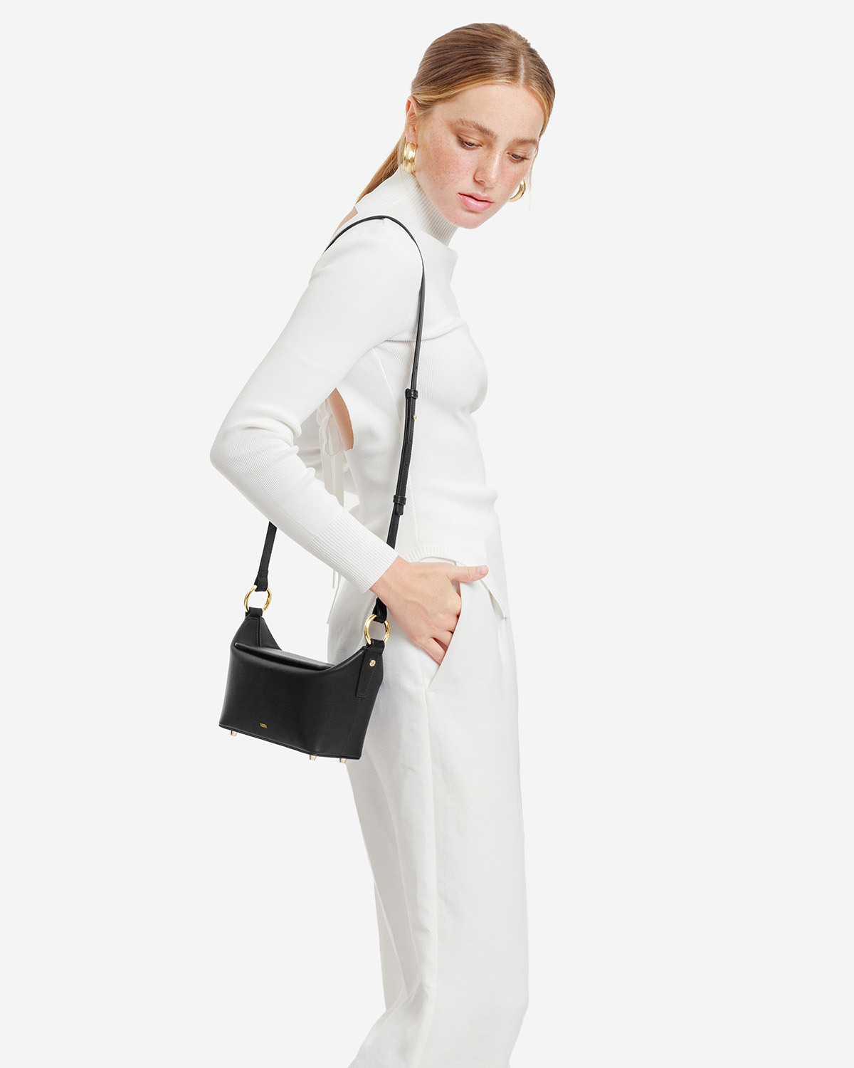 กระเป๋าคล้องไหล่และสะพายข้างหนังแท้ VERA COCO box Leather Shoulder and Crossbody Bag สี Black