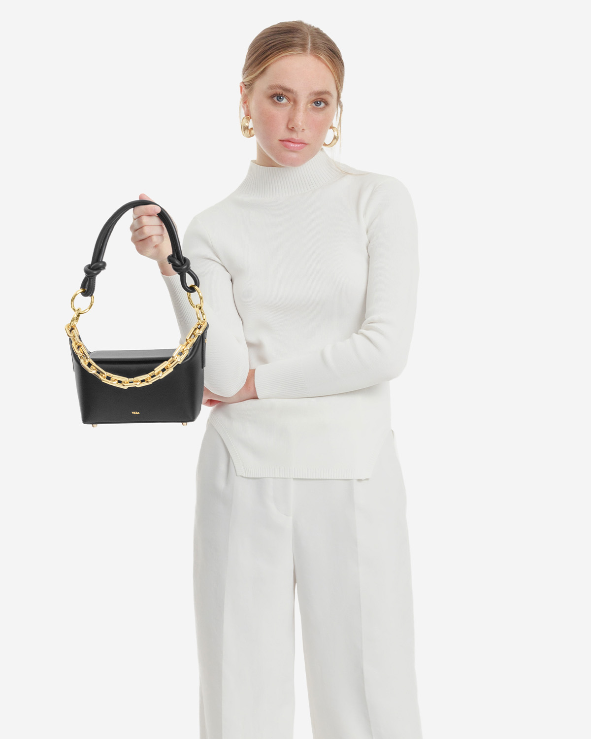 กระเป๋าคล้องไหล่และสะพายข้างหนังแท้ VERA COCO box Leather Shoulder and Crossbody Bag สี Black
