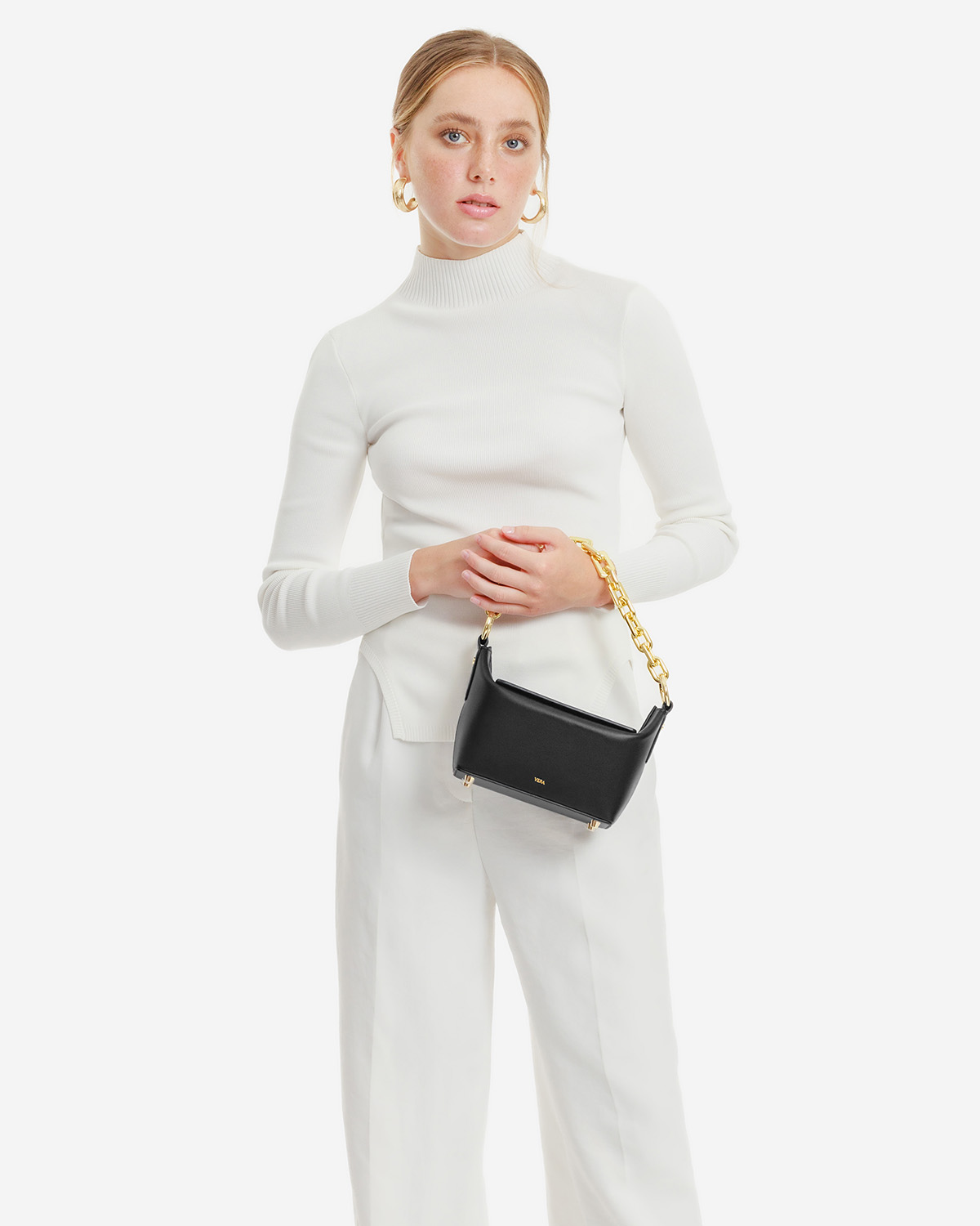 กระเป๋าคล้องไหล่และสะพายข้างหนังแท้ VERA COCO box Leather Shoulder and Crossbody Bag สี Black
