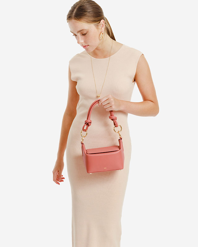 กระเป๋าคล้องไหล่และสะพายข้างหนังแท้ VERA COCO box Leather Shoulder and Crossbody Bag สี Brandy Apricot