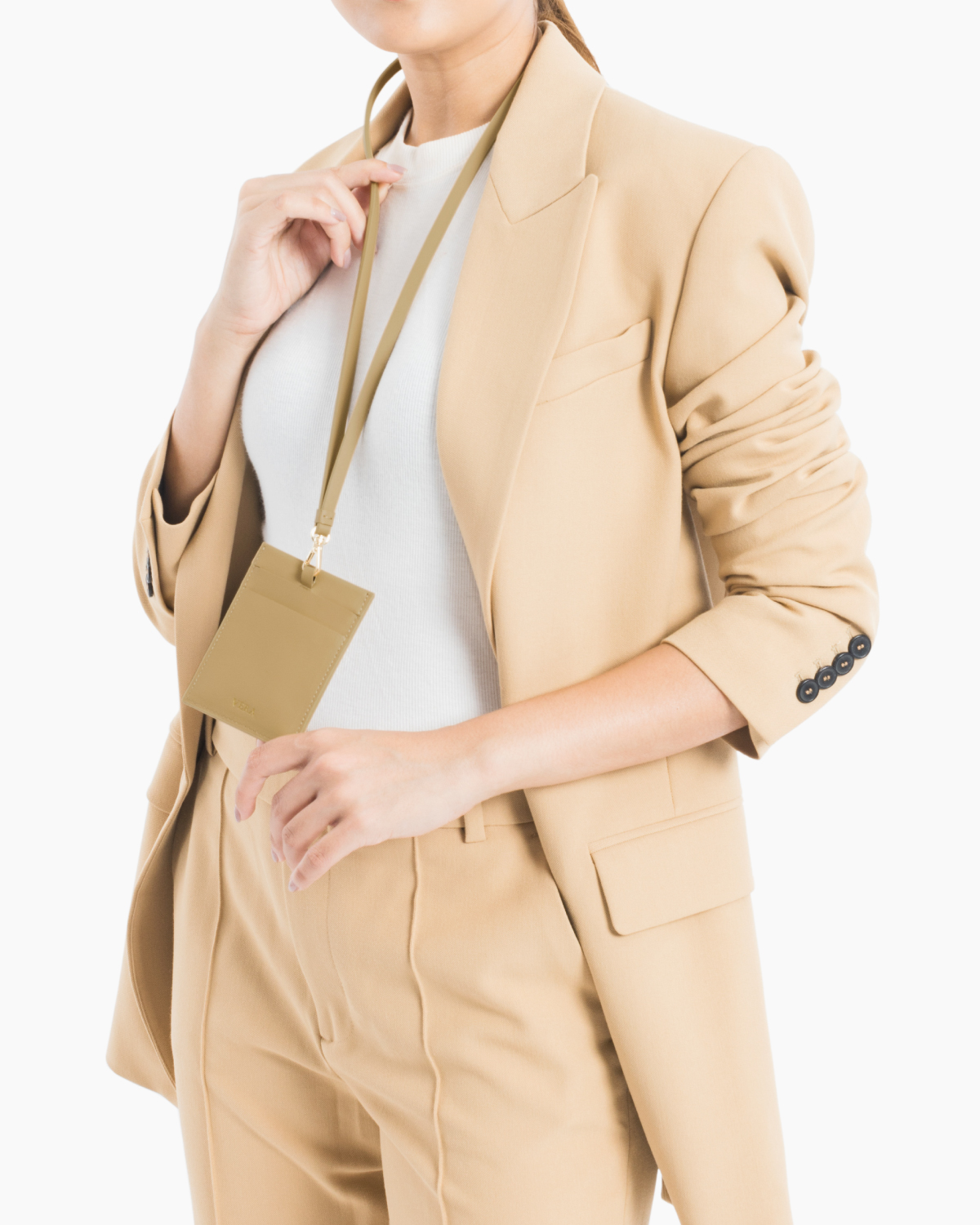 VERA Drew Badge in Camel