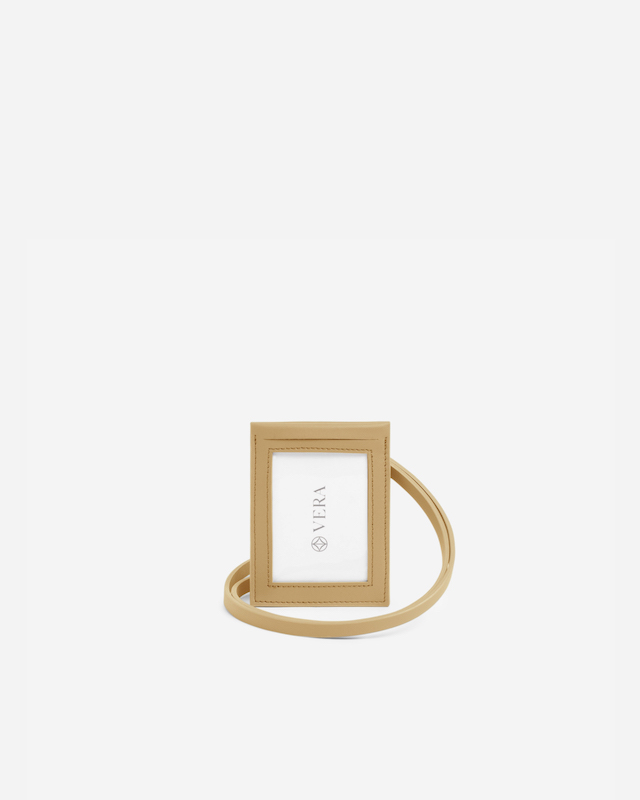 VERA Drew Badge in Camel