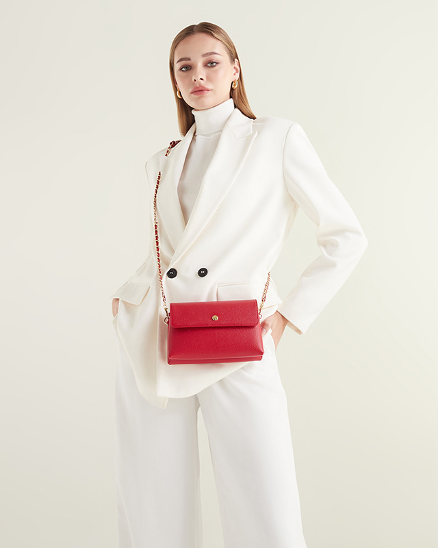 VERA Emily Crossbody with Leather Braided Gold Chain in Passionate Red กระเป๋าสะพายข้างหนังแท้ พร้อมสายโซ่สีทองร้อยหนัง สีแดง