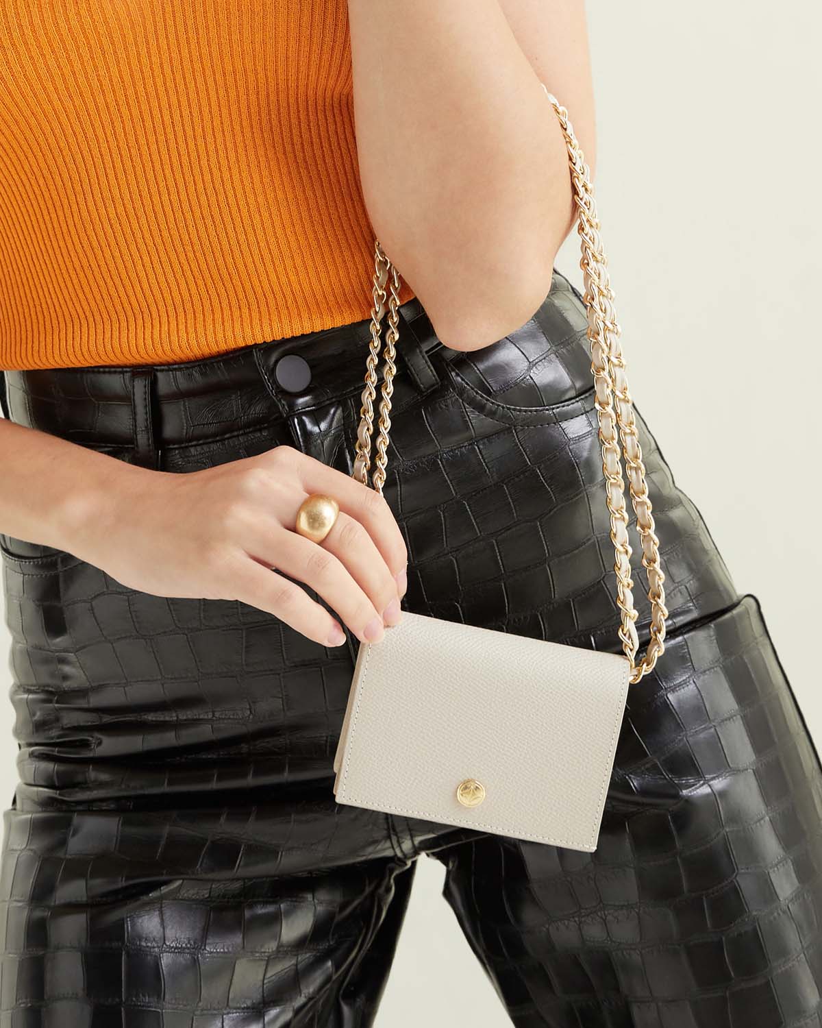 VERA Emily Flap Wallet with Leather Braided Gold Chain in Calming Beige กระเป๋าสตางค์หนังแท้ แบบเปิดฝา พร้อมสายโซ่สีทองร้อยหนัง สีเบจ