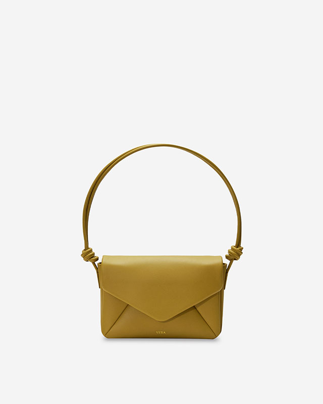 กระเป๋าสะพายข้างหนังแท้ VERA Enveloppe Leather Shoulder & Crossbody bag สี English Mustard