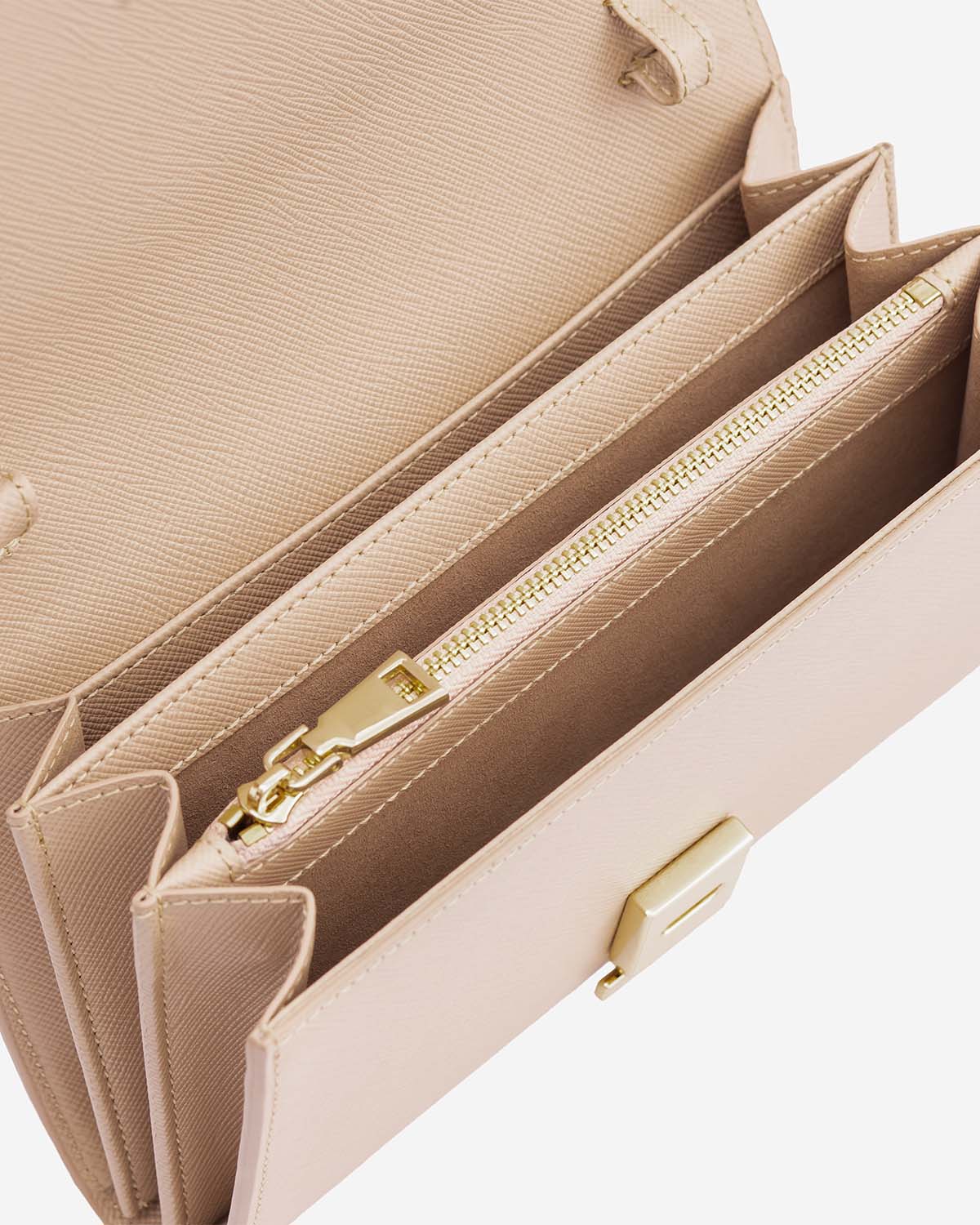 กระเป๋าสะพายข้างหนังแท้ VERA Freda Leather Wallet-on-Chain & Crossbody bag สี Nude