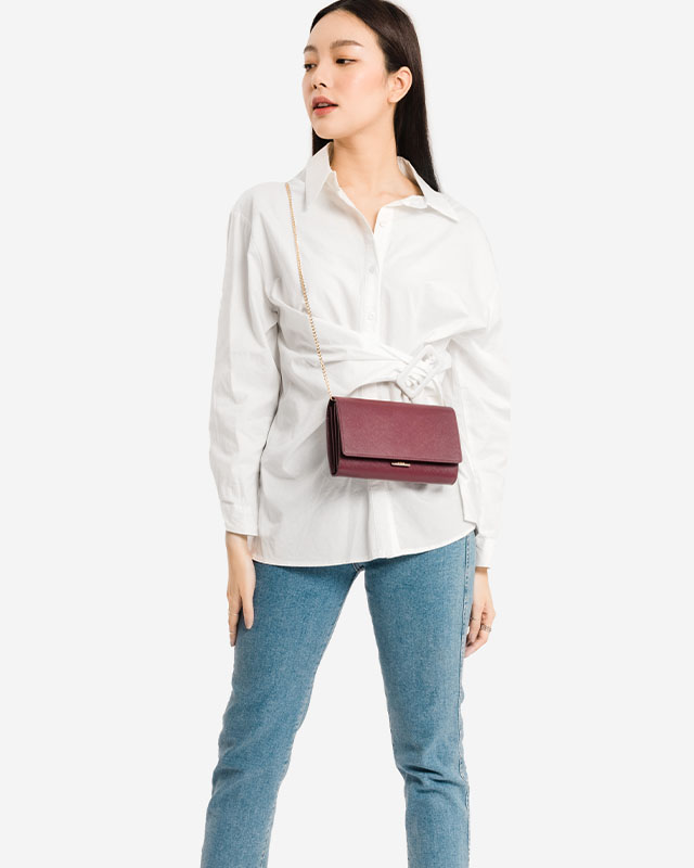 กระเป๋าสะพายข้างหนังแท้ VERA Freda Leather Wallet-on-Chain & Crossbody bag สี Winery Red