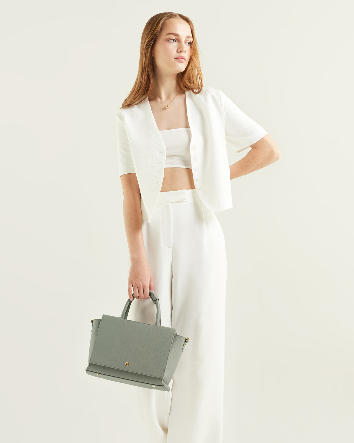 กระเป๋าถือหนังแท้ VERA Heidi Leather Handbag, ไซส์ 28 สี Sage