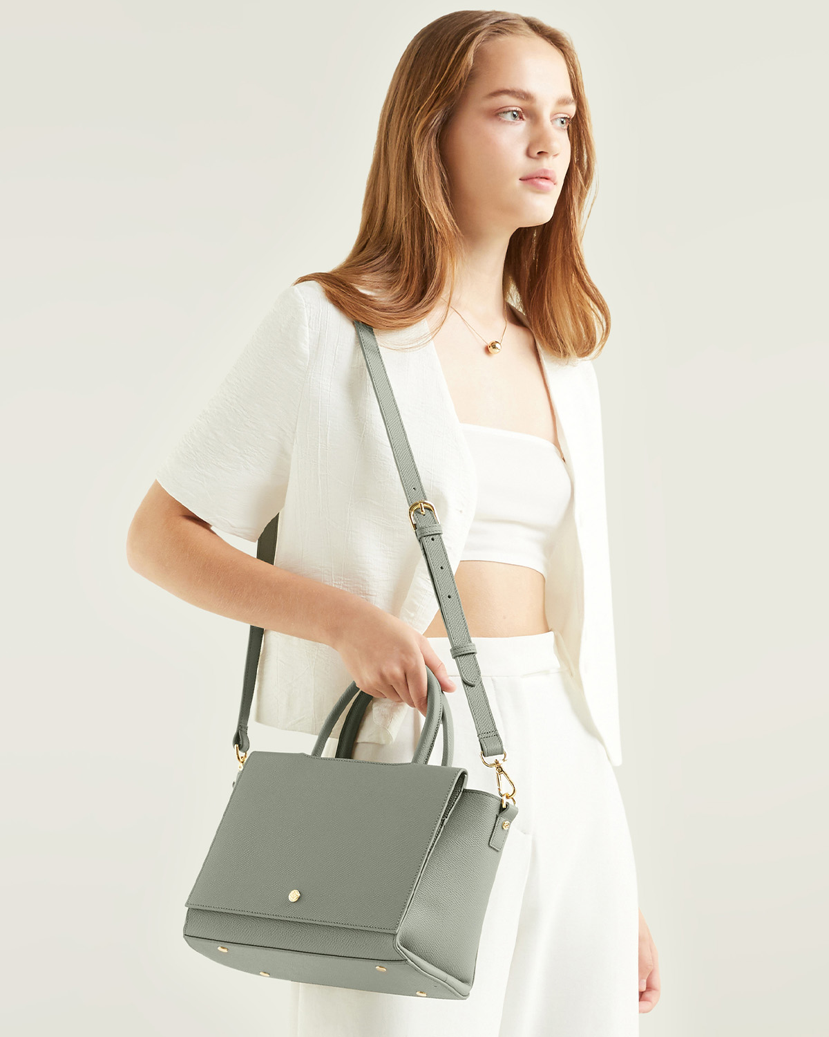 กระเป๋าถือหนังแท้ VERA Heidi Leather Handbag, ไซส์ 28 สี Sage