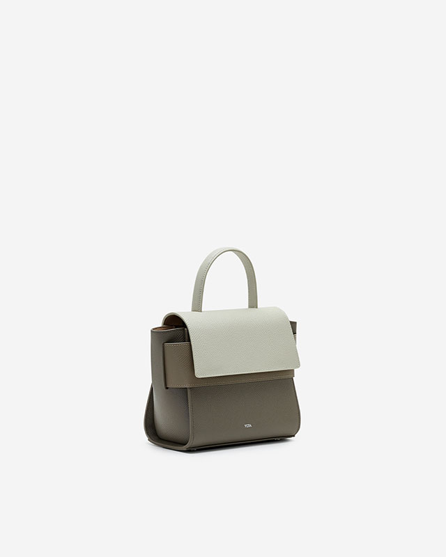 กระเป๋าถือหนังแท้ VERA Margo Leather Handbag, Size 20 สี Perfect Taupe
