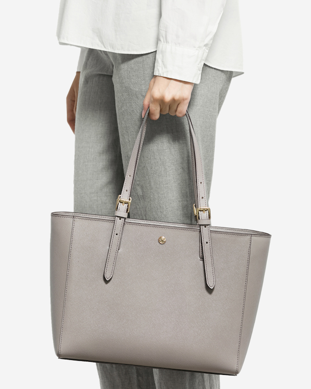 VERA The First Bag in Taupe